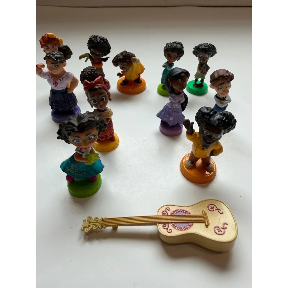 Disney Encanto Mini Figure Set Kids 2 Inch Multicolor Madrigal Family Movie Core